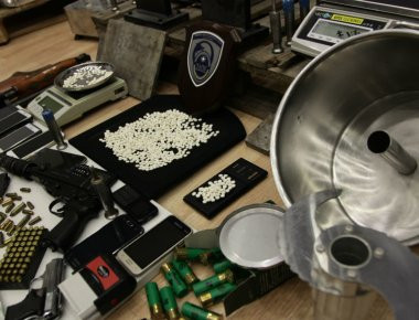 Ο 47χρονος Αλβανός «Αντρέας» και το κύκλωμα ναρκωτικών του ISIS που εξαρθρώθηκε στην Νέα Πέραμο